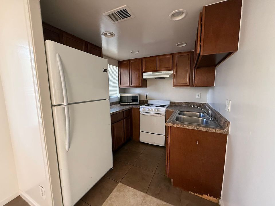 2nd image of 2927 N 38th St APT 1
