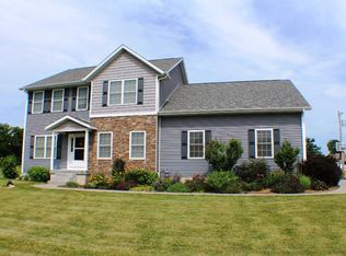 108 Rustic Lake Ct, Colona, IL 61241