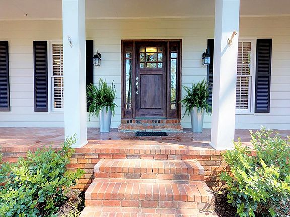 3rd image of 315 Habersham Cir