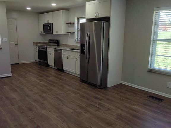 2nd image of 204 Barberry Dr
