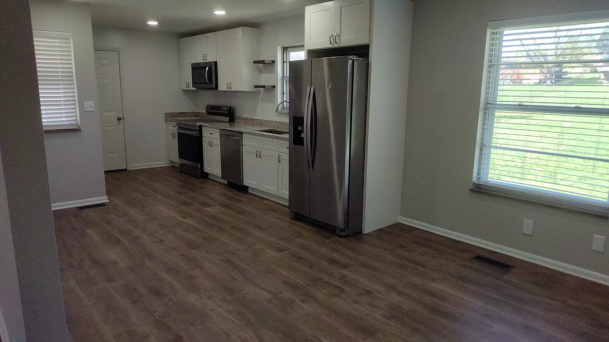 Building Photo - 204 Barberry Dr