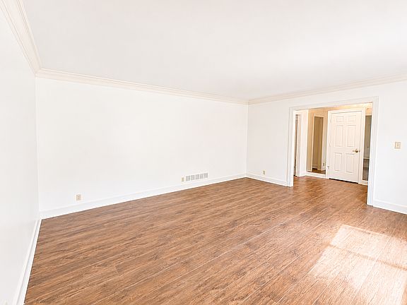 5th image of 9205 Whitegate Ct
