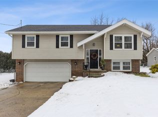 6712 NW 54th Ct, Johnston, IA 50131