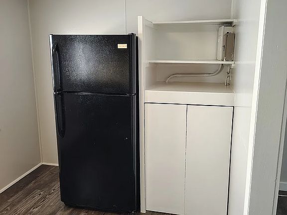 4th image of 109 N School Ave #2