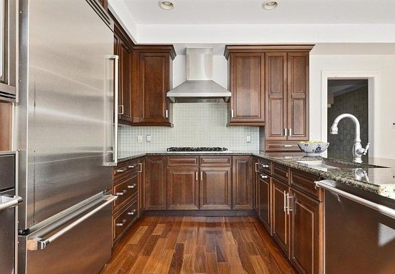 4th image of 2 Henley Pl