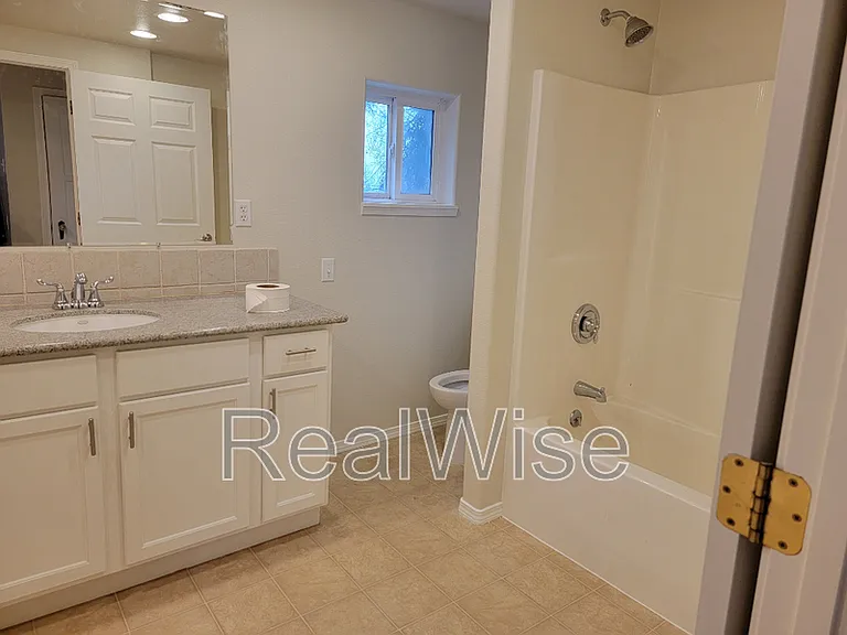 344 W Selmar Ct — Photo 6