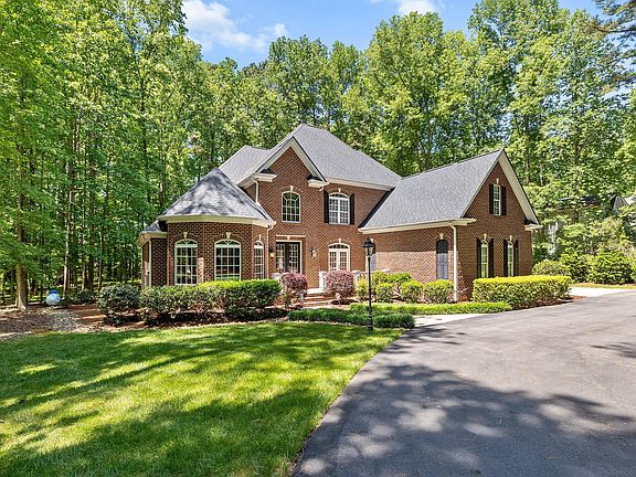 2nd image of 3909 Britt Dawn Ln