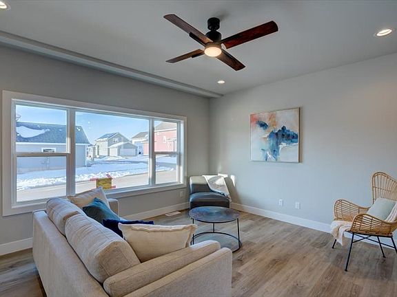 5th image of 4880 Romaine Rd