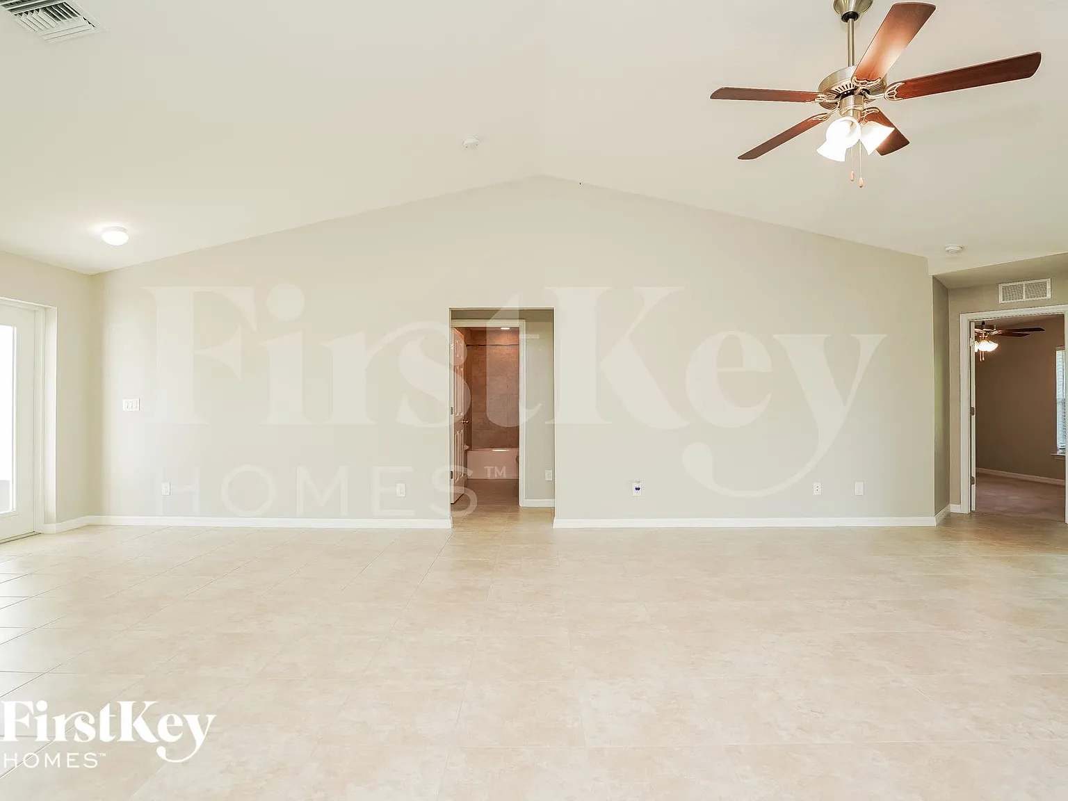 4 bed, 2.0 bath, 1829 sqft, $2,470 — Photo 4