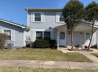14 Wildwood Ln #G, Bolingbrook, IL 60440