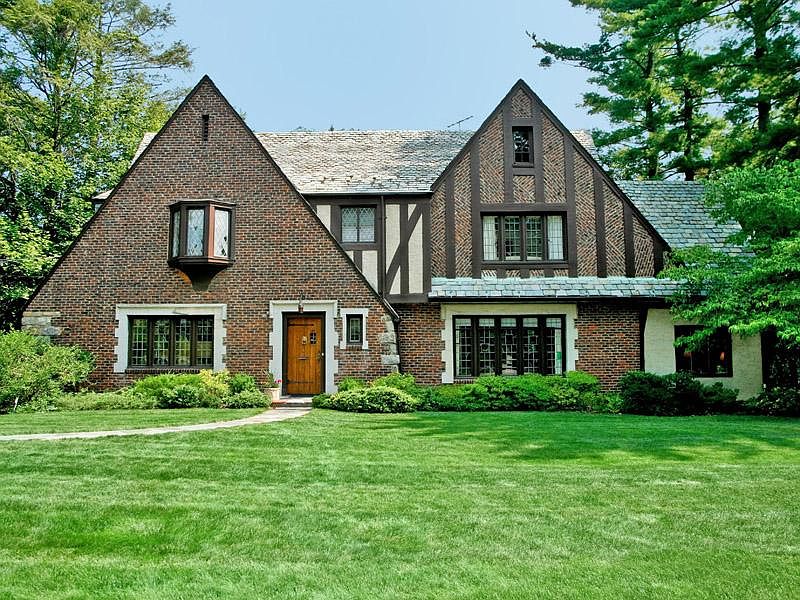 Tudor with equisite details