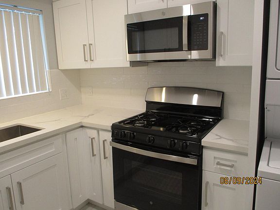 2nd image of 3221 Altura Ave APT 11