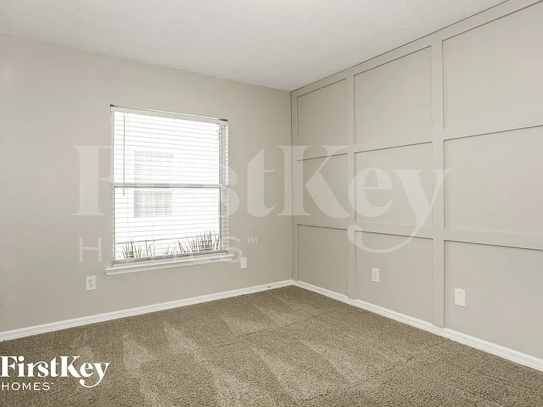 1689 Austin Ln — Photo 11
