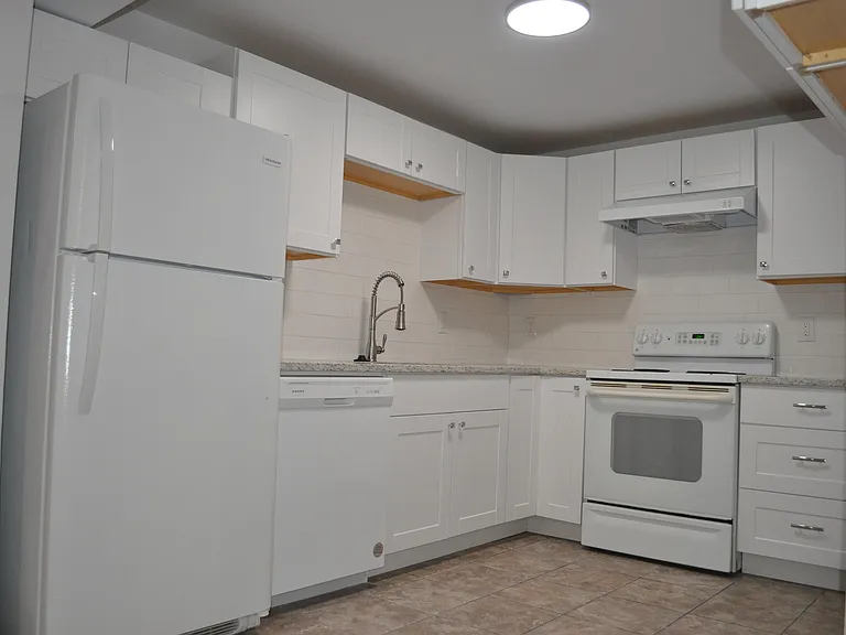 2542 W Robin Rd #B — Photo 3