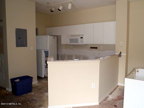 5th image of 605 FAIRWAY Drive