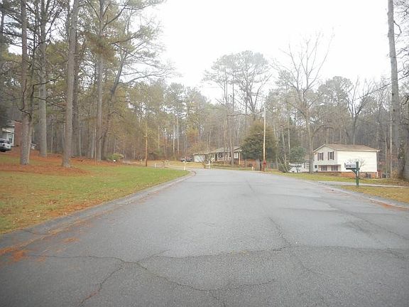4th image of 1586 Ember Cir