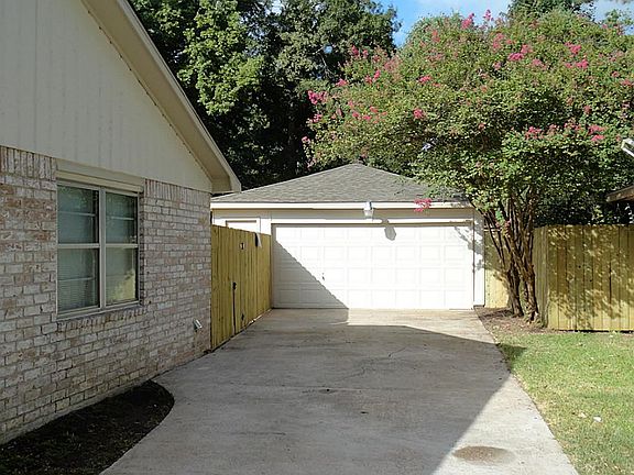 3rd image of 1906 Briarcreek Blvd