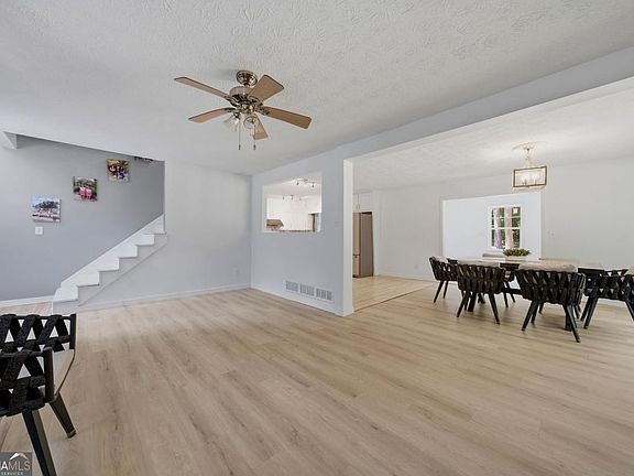 4th image of 200 Huntcliff Ct