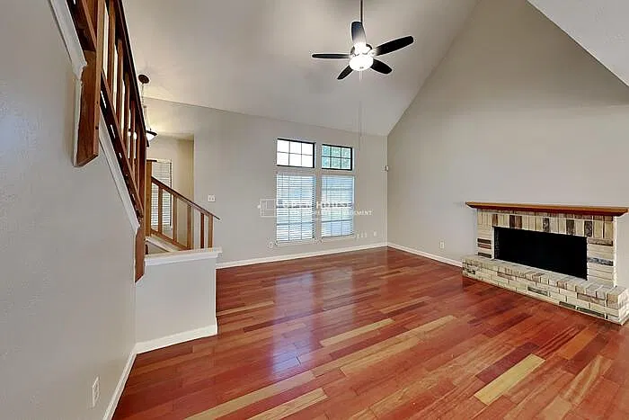 4 bed, 2.0 bath, 1626 sqft, $2,340 — Photo 3