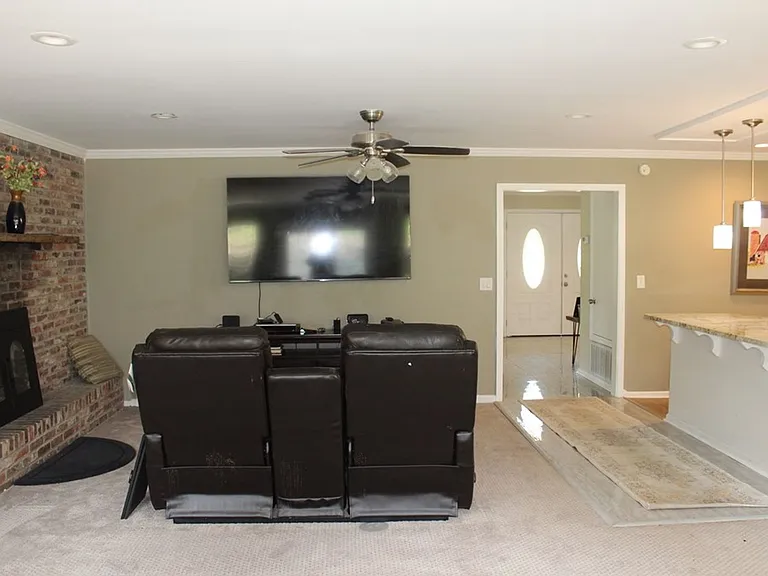3710 NE Winkfield Pl — Photo 6