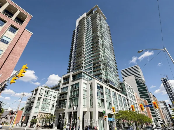 1 Bedford Rd Unit 422, Toronto, ON M5R 2B5