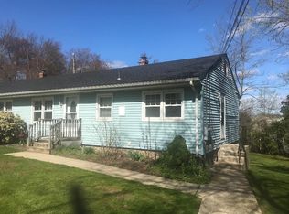 32 Linsal St, Windsor Locks, CT 06096