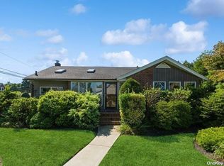 820 Van Buren Ave, East Meadow, NY 11554