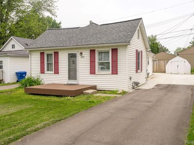 2910 Peerless Ave, Waterford, MI, 48328