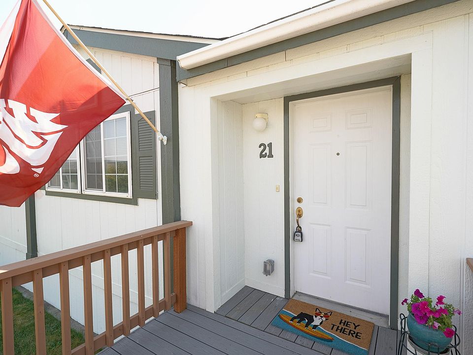 1st image of 255 NW Golden Hills Dr Spc 21