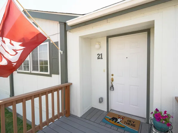 255 NW Golden Hills Dr Spc 21, Pullman, WA 99163