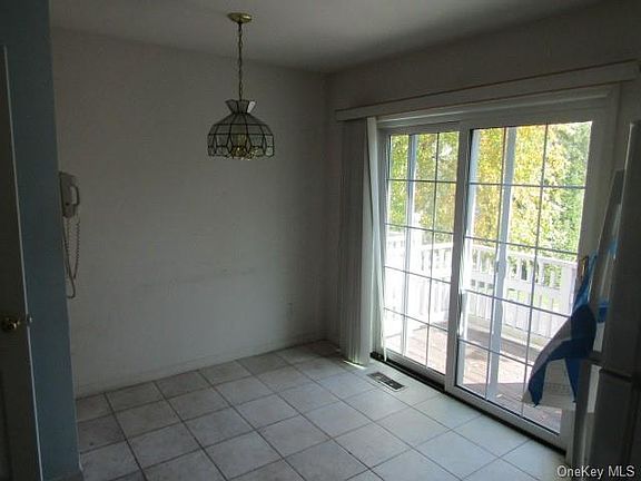 5th image of 42 Deertree Ln