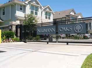 706 Ivory Manor Dr, Houston, TX 77018