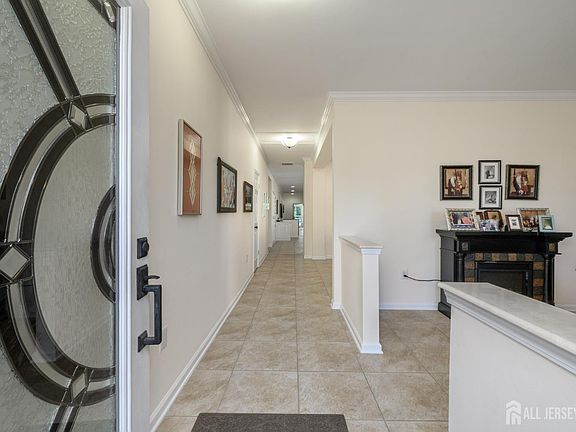 3rd image of 33 Heath Ln