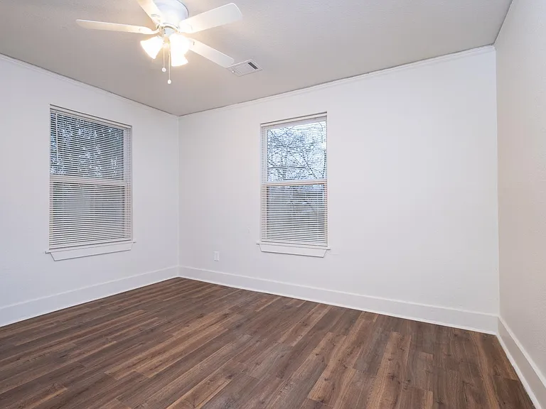 2515 W 6th St — Photo 10