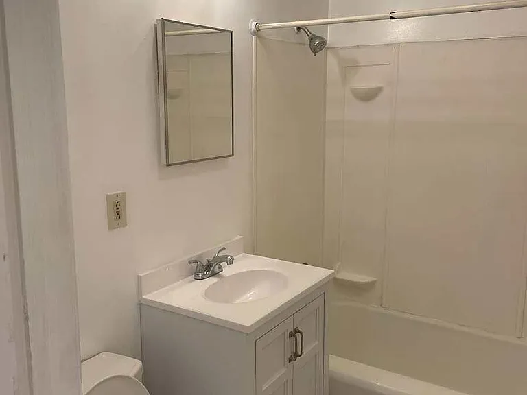 38 1/2 Grant St #38-1/2 — Photo 15