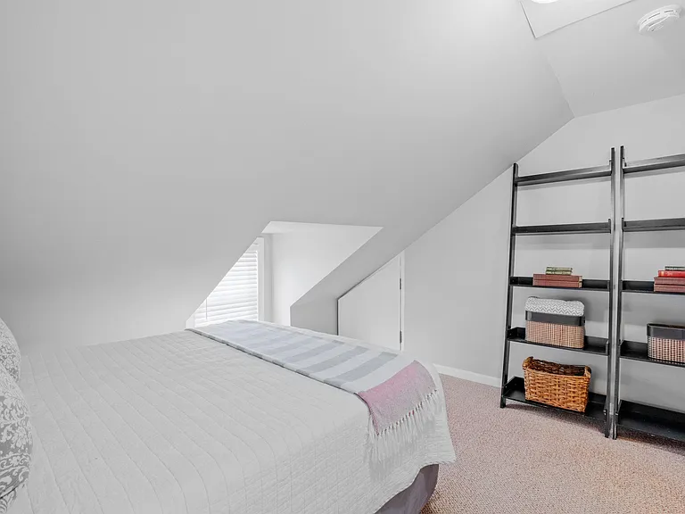 989 Union St — Photo 38