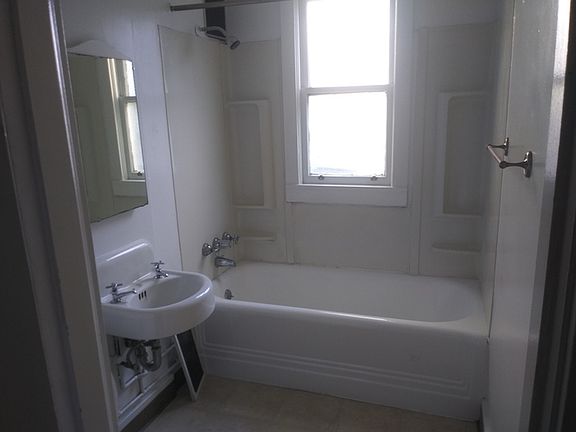 5th image of 307 Eureka St #307