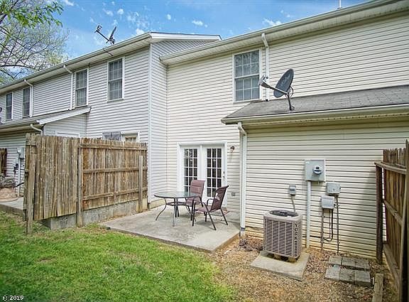 3rd image of 555 School Ln