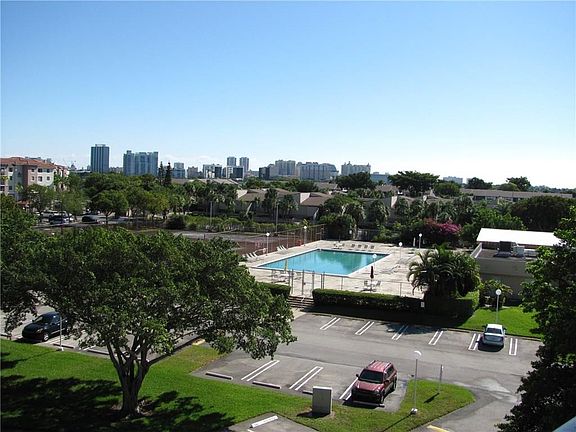 3rd image of 500 Executive Center Dr #5