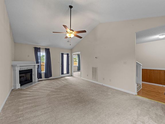 4th image of 216 Bentwood Ln