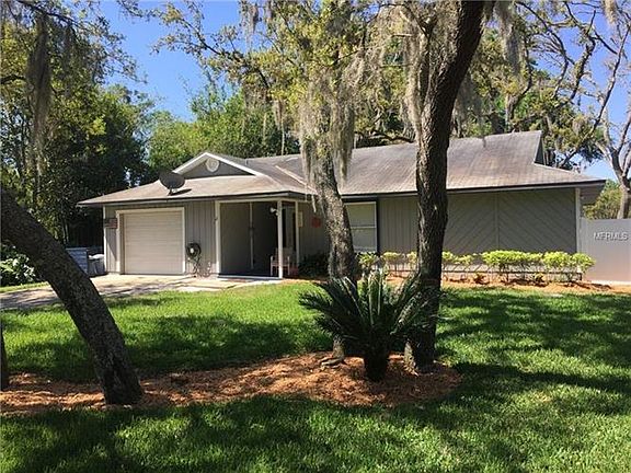 3rd image of 1209 Lake Lucerne Cir
