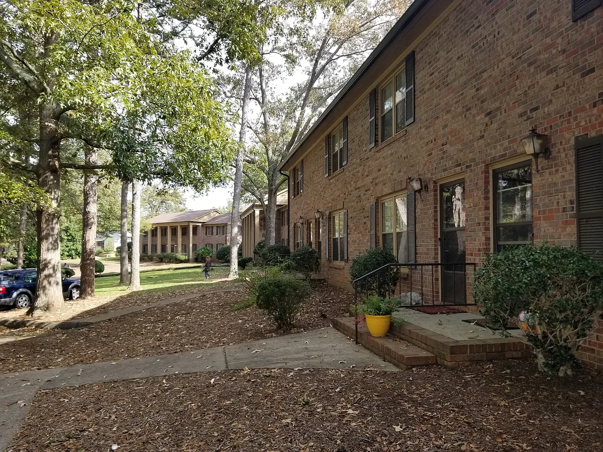 Building Photo - 8938 University Dr