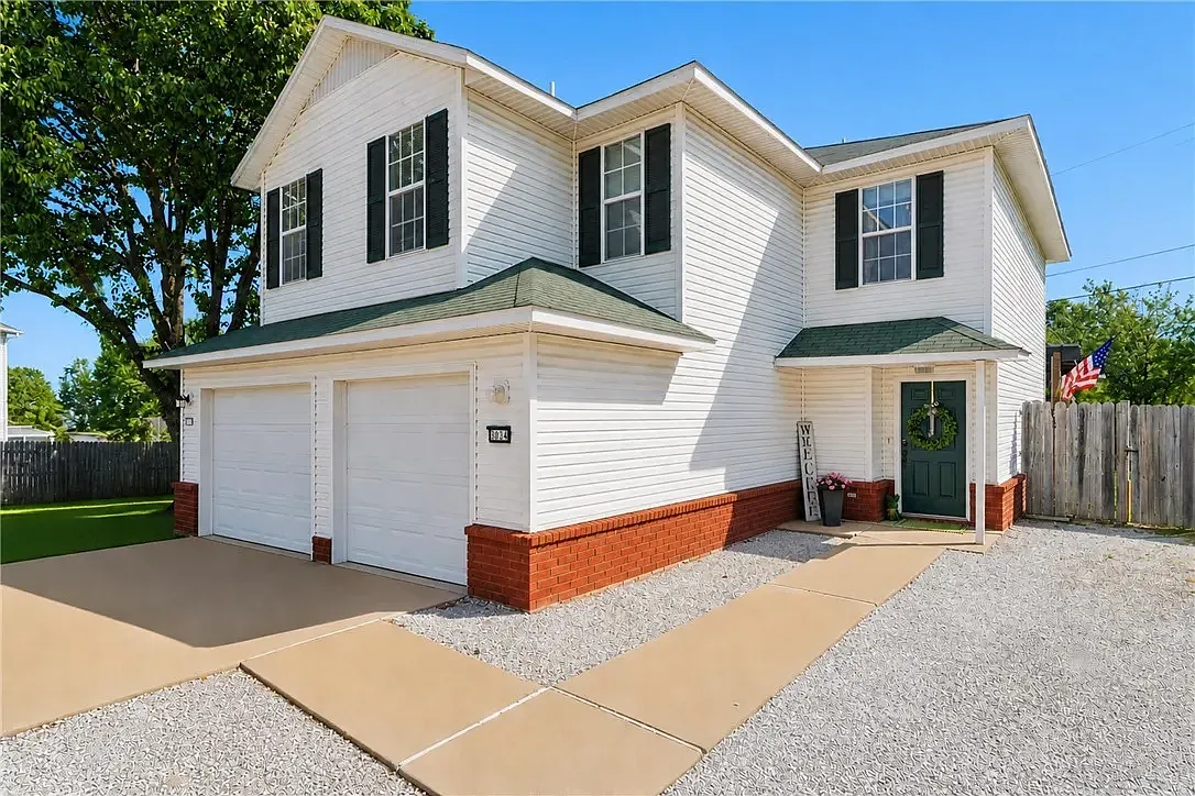 3 bed, 2.5 bath, 1494 sqft, $1,700 — Photo 4