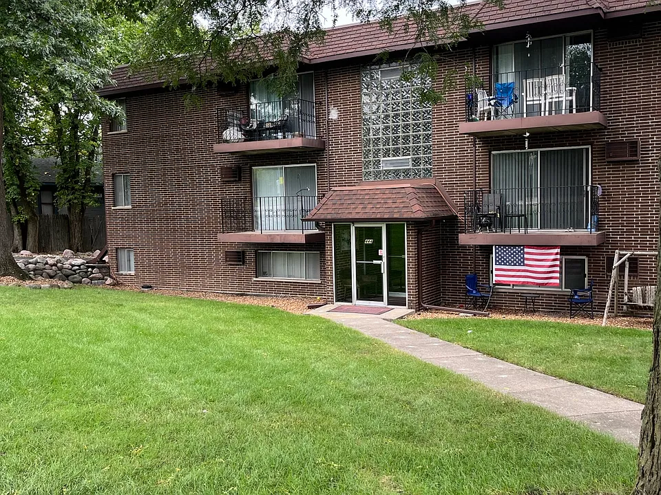 444 Crescent Blvd #B1