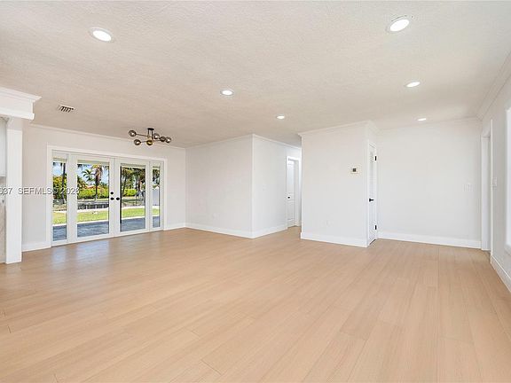 5th image of 9361 SW 16th St