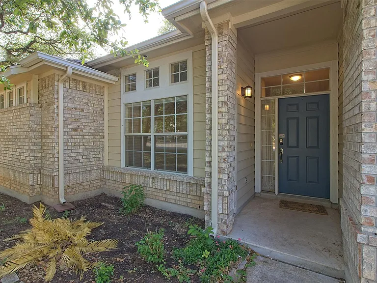 610 Palo Alto Ln — Photo 4