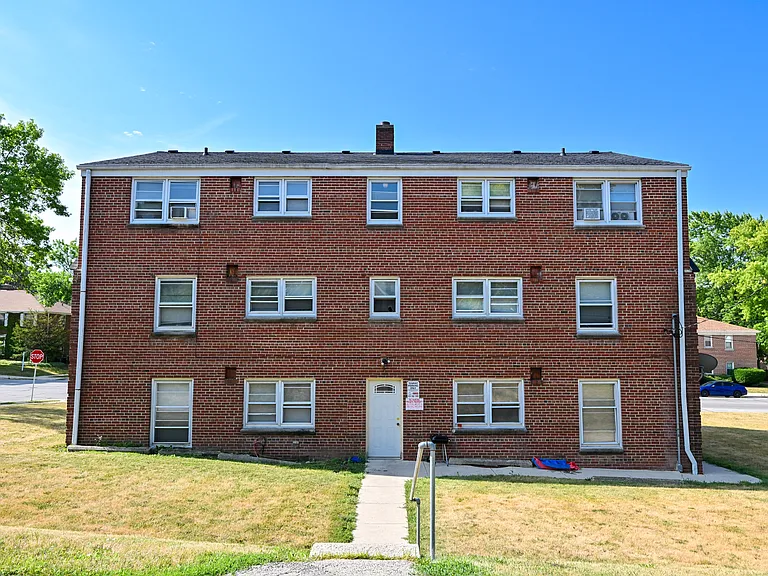 6608 W Center St — Photo 2