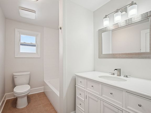 3rd image of 72 Van Ness Ter Floor 2