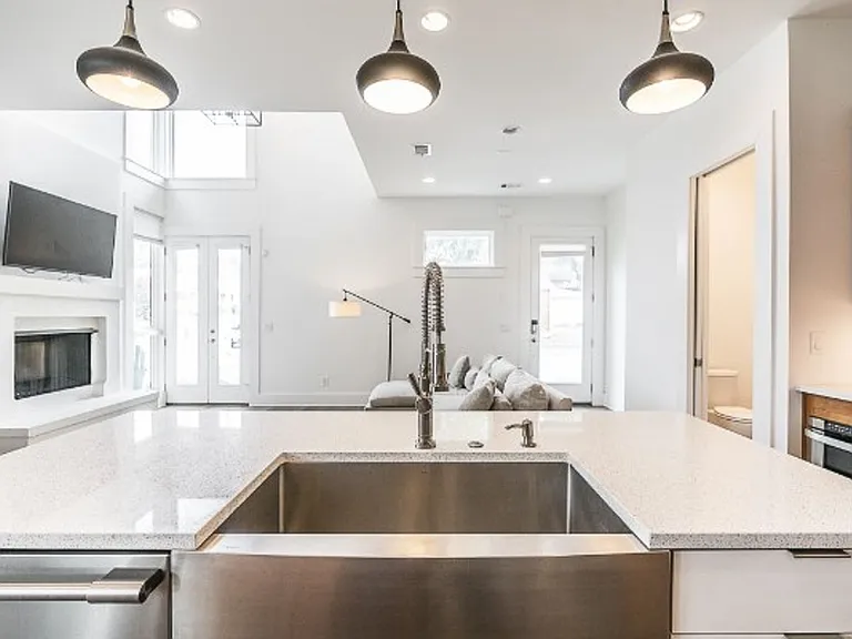 323 Garfield St — Photo 4