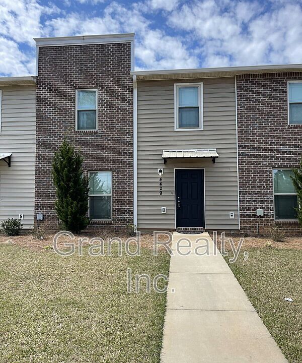 1st image of 4429 Village Oak Ln